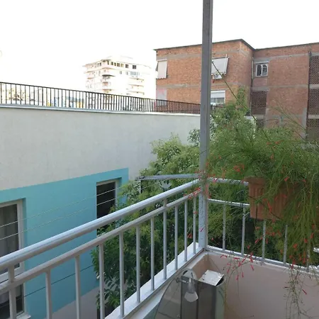 Spacious 2br - Walk To Skanderbeg Square Lägenhet *