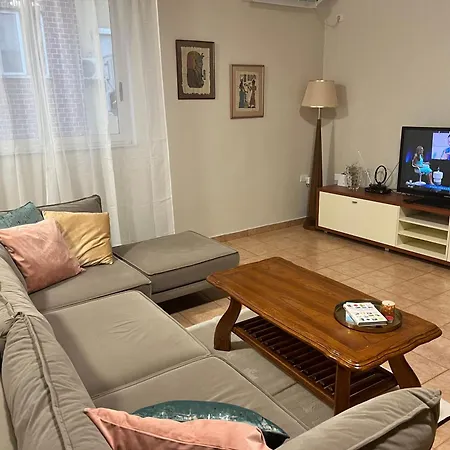 דירה Take 5 - 2br By Kavaja Str, Sleeps 5 Ppl טיראנה