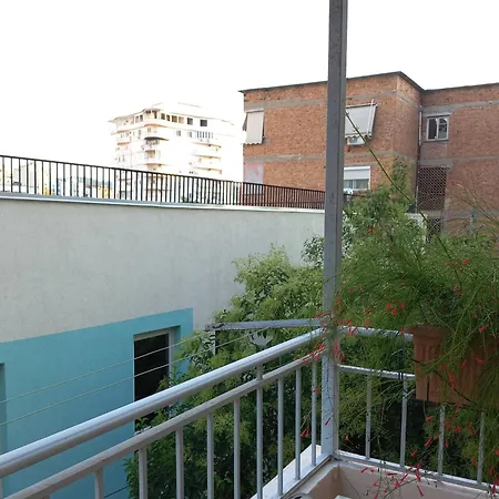 Spacious 2br - Walk To Skanderbeg Square 아파트 *